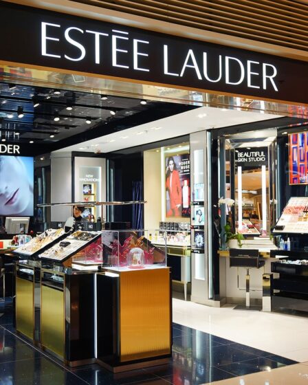 Estée Lauder Sees Annual Sales Below Estimates on China Weakness