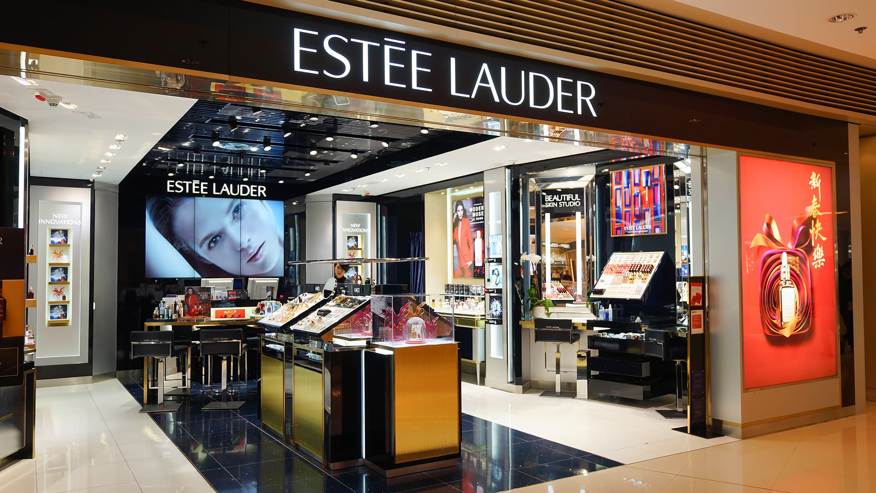 Estée Lauder Sees Annual Sales Below Estimates on China Weakness