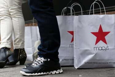 Macy’s Tempers Annual Revenue View on Weak Demand for Pricier Goods