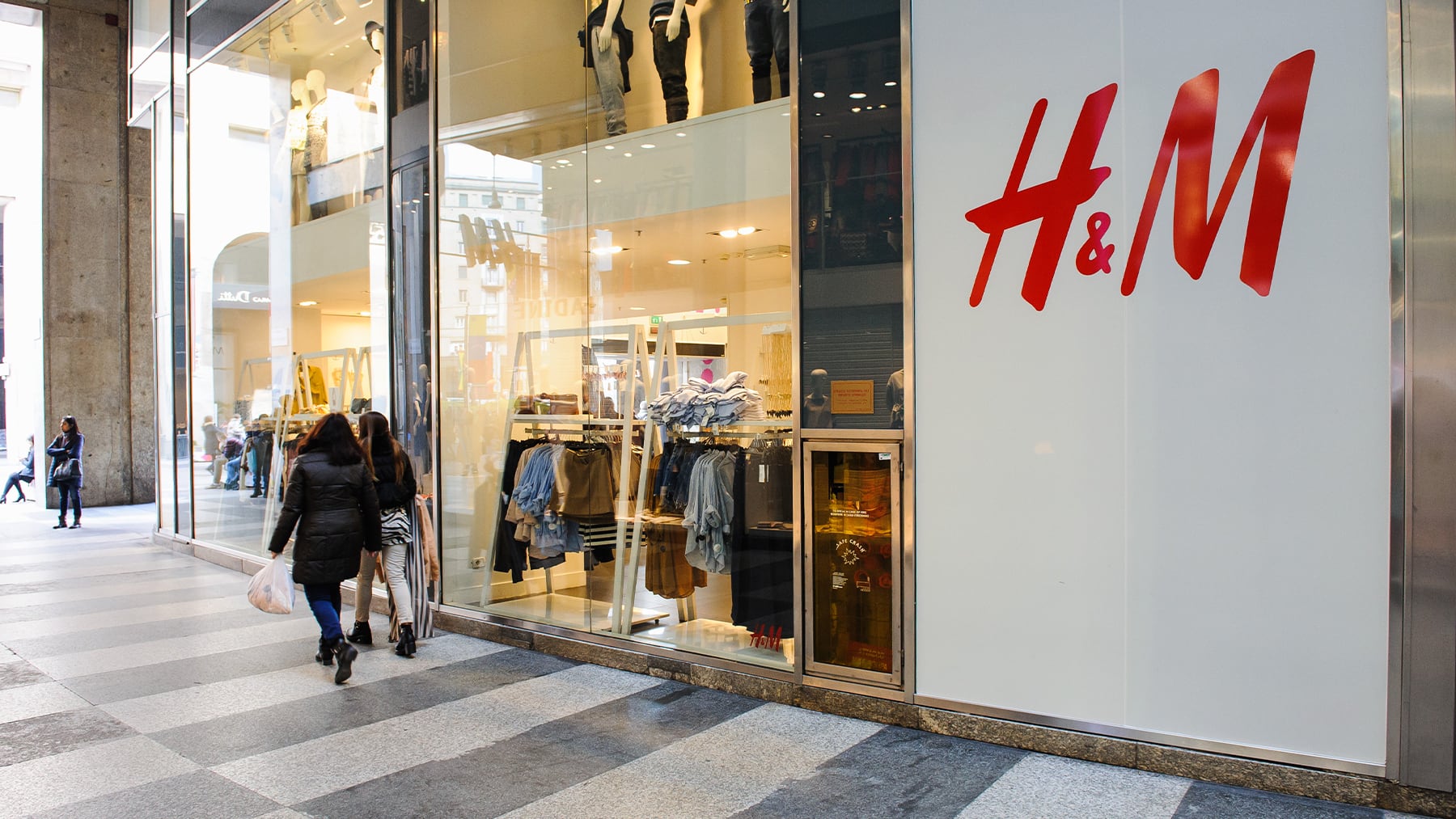 H&M Says It Will Miss Profit Target After Cold June Weather