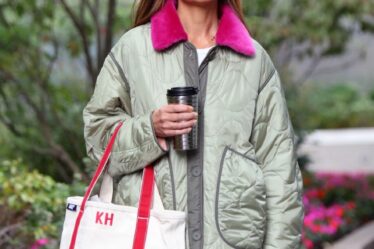 Katie Holmes carries a Lands' End canvas tote bag during a walk in uptown Manhattan on September 23, 2024 in New York City.