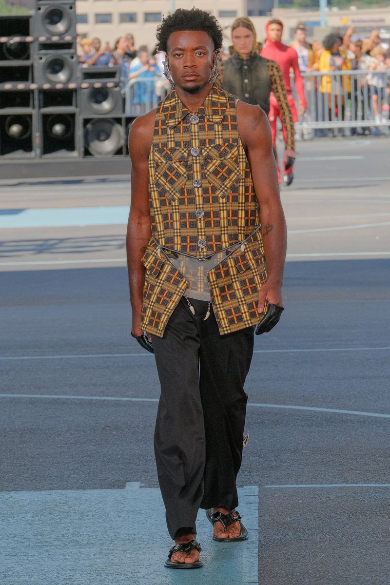 Model on the runway at Off-White RTW Spring 2025 as part of New York Ready to Wear Fashion Week on September 8, 2024 in New York, New York.  (Photo by Rodin Banica/WWD via Getty Images)