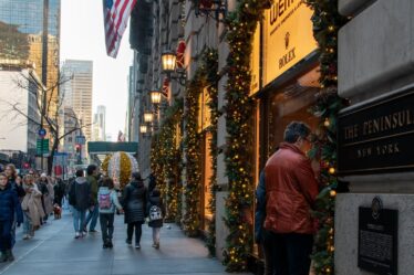 Online Holiday Spending Projected to Rise 8.4%, Most Since 2021