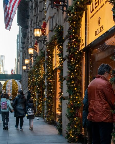 Online Holiday Spending Projected to Rise 8.4%, Most Since 2021