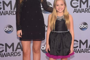 Lennon Stella Maisy Stella CMAs 2014 red carpet