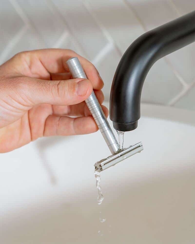 cleaning the Henson Razor with running water