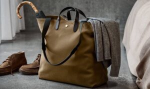 7 Best Tote Bags for Men – Style Meets Usefulness in 2024