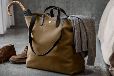 7 Best Tote Bags for Men – Style Meets Usefulness in 2024