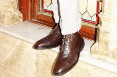 9 Best Boots to Wear with a Suit: Stable & Versatile in 2024