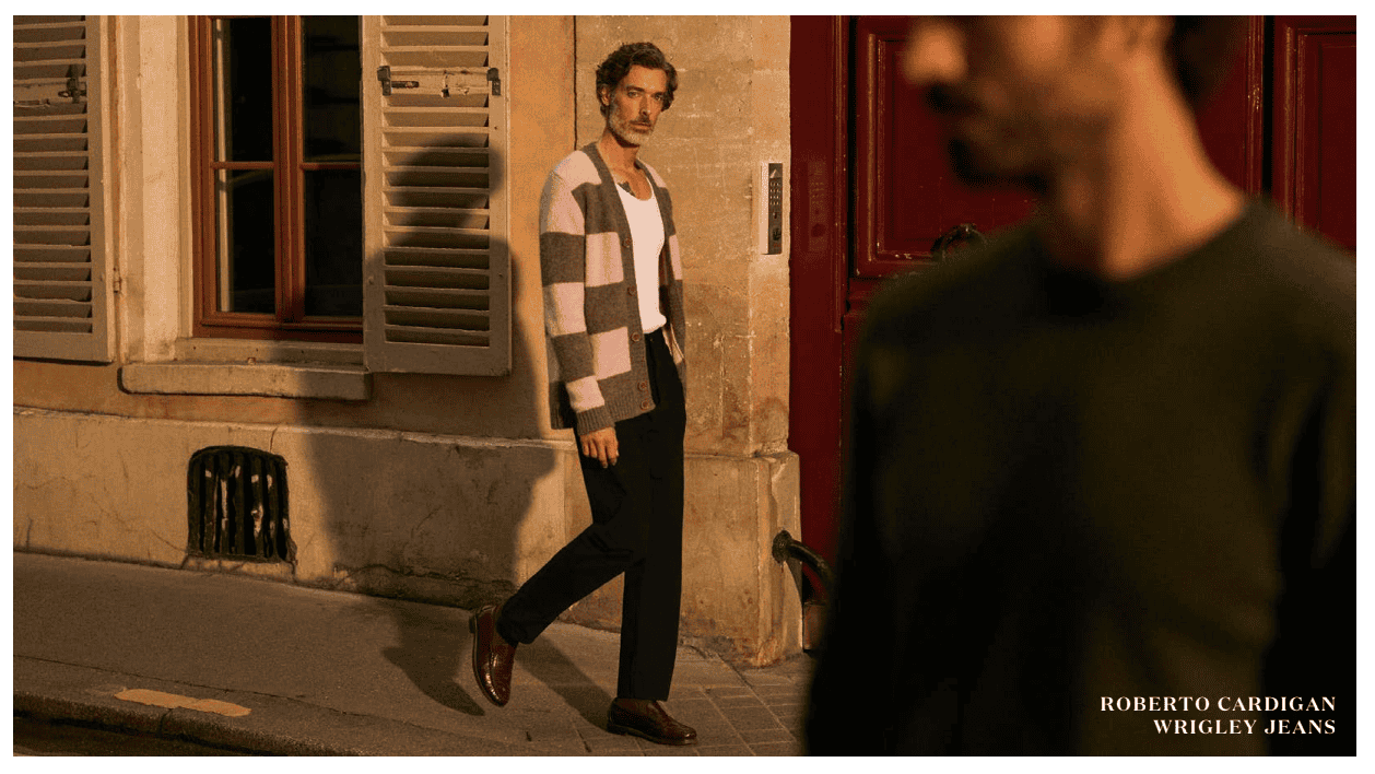 Man walking on the street in Octobre clothes