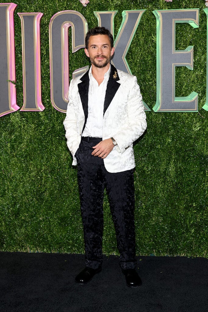 Jonathan Bailey attends the "Wicked" New York Premiere