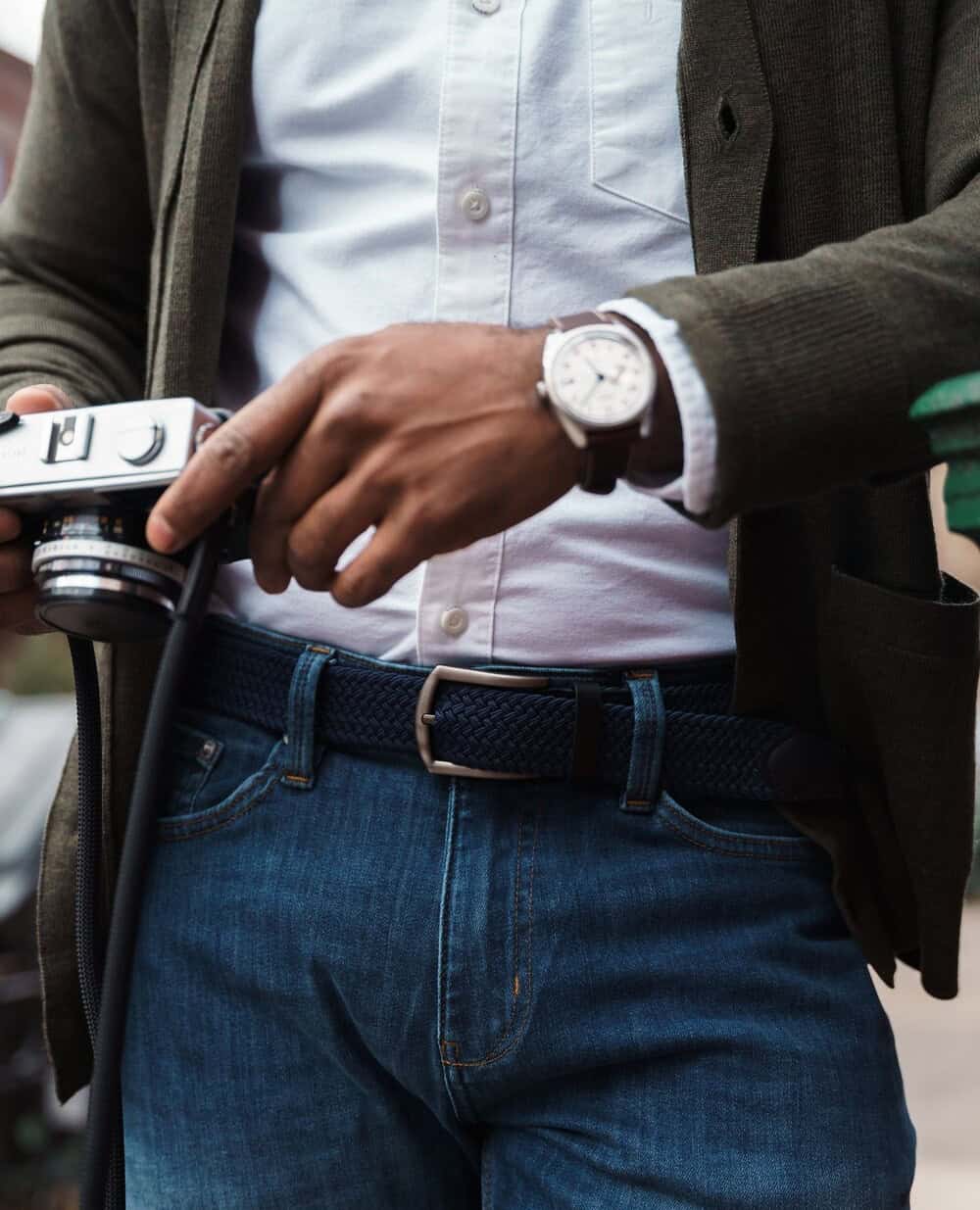 man wearing the Duer Braided Elastic Belt