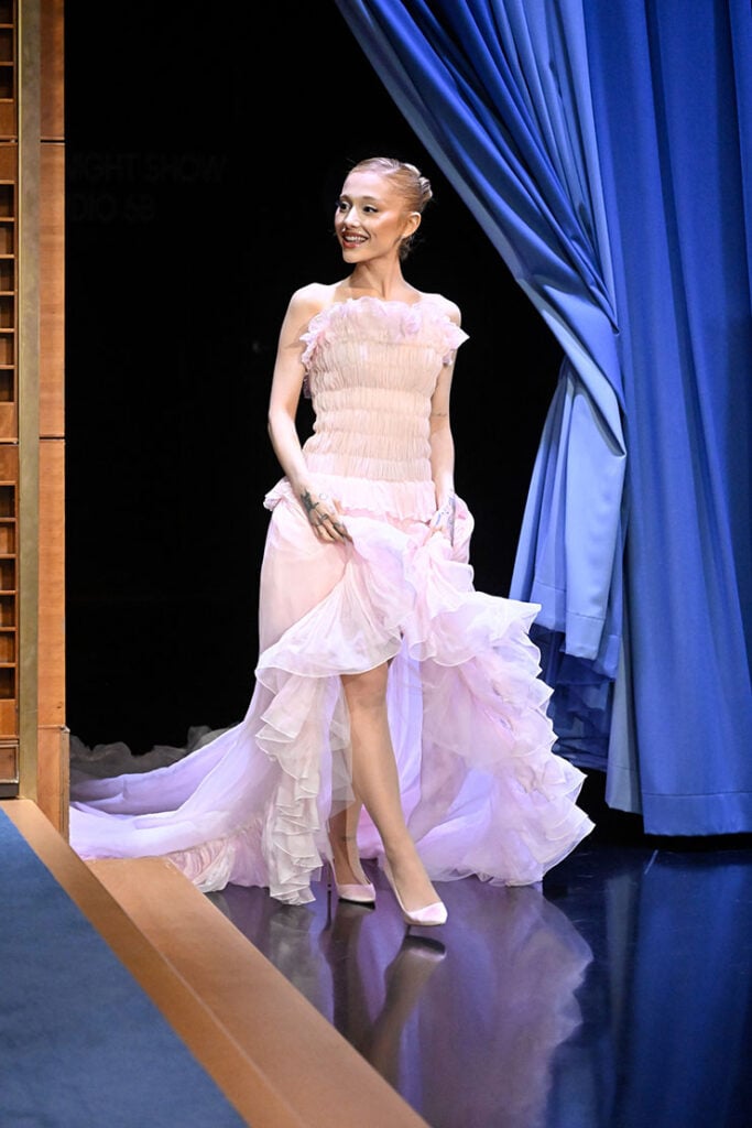 Ariana Grande Wore Giambattista Valli Haute Couture On The Tonight Show Starring Jimmy Fallon