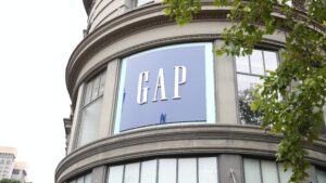 Gap Lifts Outlook Ahead of Key Shopping Season