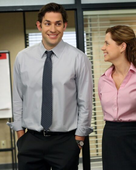 John Krasinski as Jim Halpert Jenna Fischer as Pam Halpert in The Office