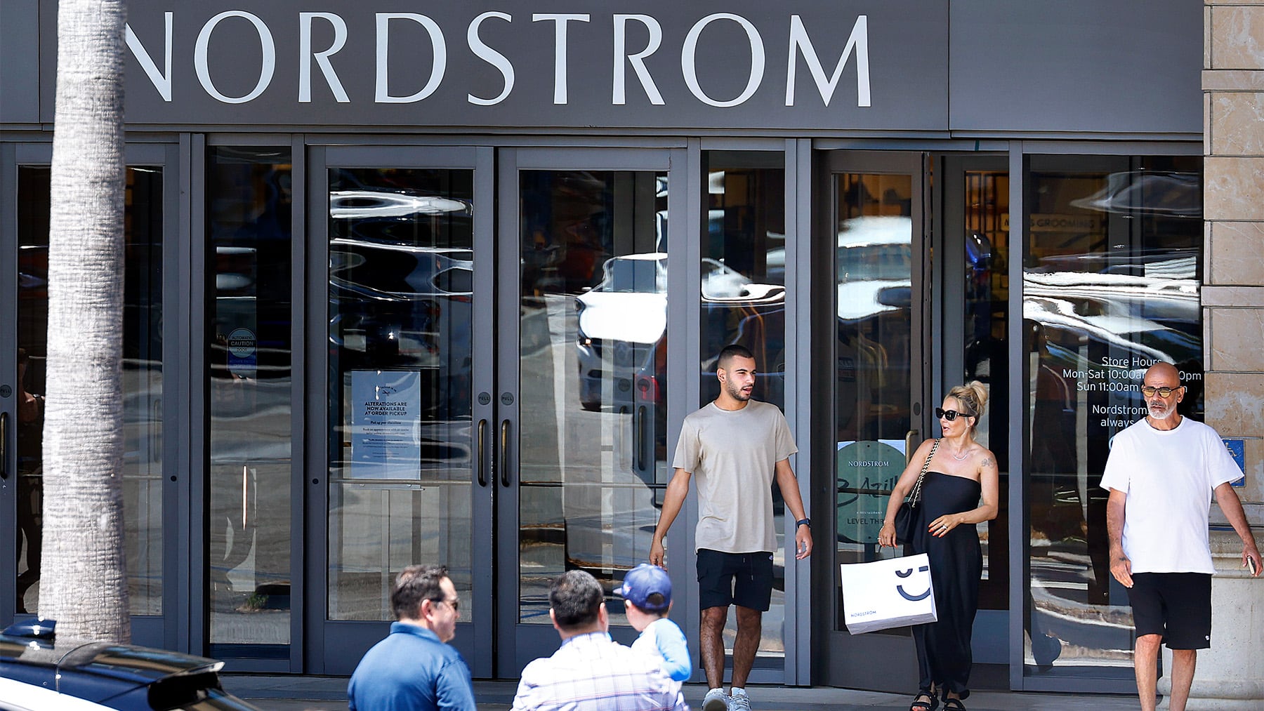 Nordstrom Bumps Up Annual Outlook, Sidestepping Retail Weakness