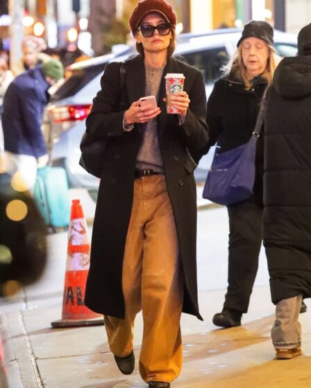 
Katie Holmes wears a burgundy newsboy cap as she arrives at the Broadway show "OUR TOWN" in New York City. Katie looks stylish in baggy khaki pants and a long black coat.